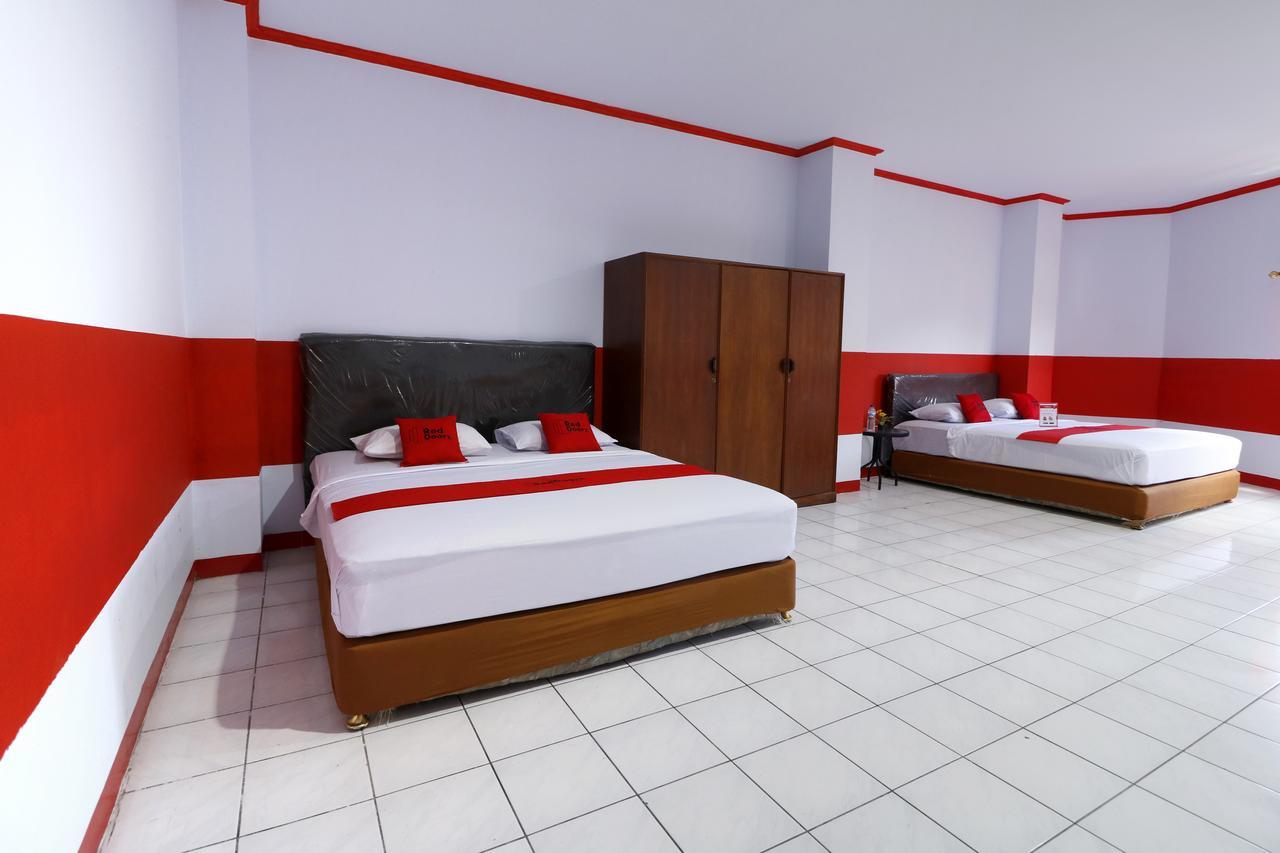 Reddoorz Plus @ Samratulangi Manado Exterior foto
