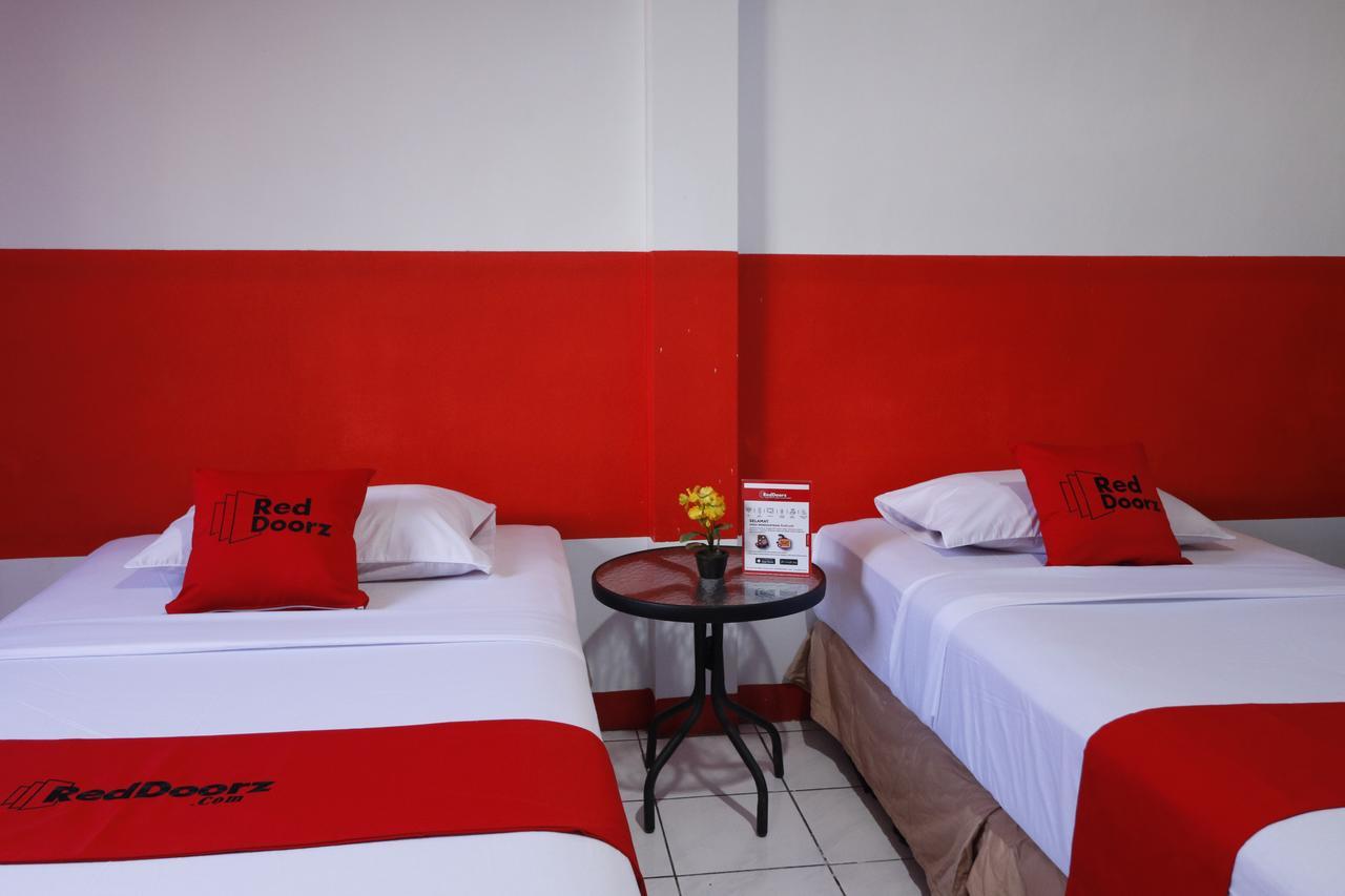Reddoorz Plus @ Samratulangi Manado Exterior foto