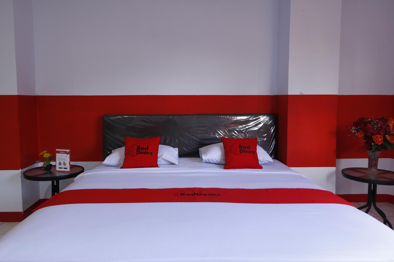 Reddoorz Plus @ Samratulangi Manado Exterior foto