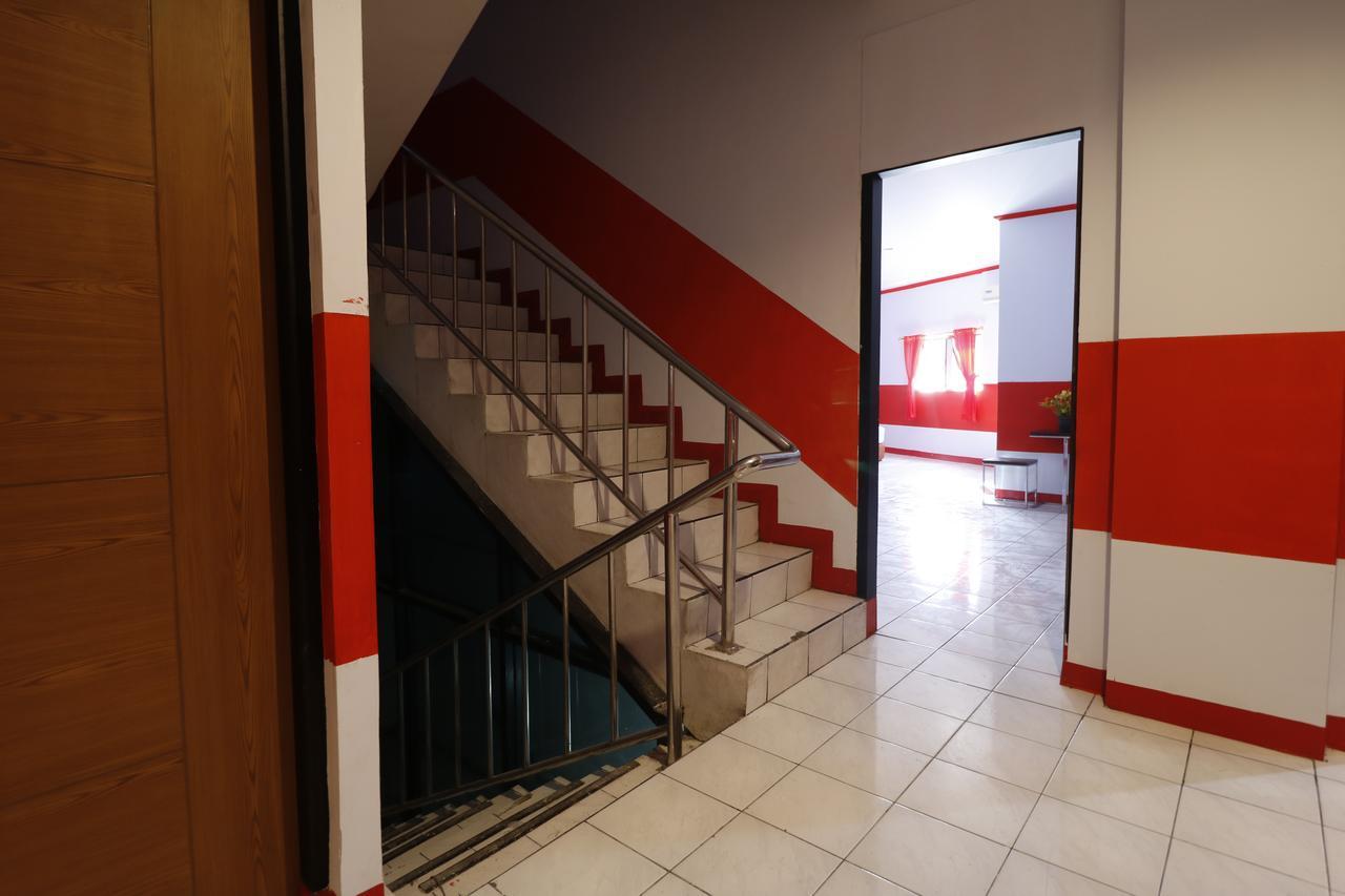 Reddoorz Plus @ Samratulangi Manado Exterior foto