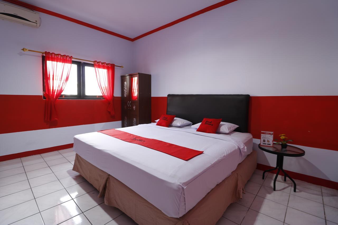 Reddoorz Plus @ Samratulangi Manado Exterior foto